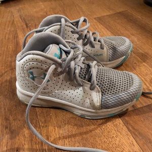 Girls basketball sneakers